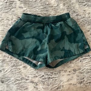 Girls old navy camo shorts size 8